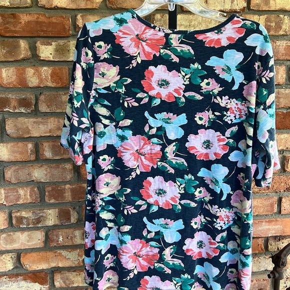 Time and Tru size xxl, 2x, 20, short sleeve round neck shirt with zig zag stitch - Picture 3 of 5